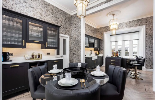 Troon House | No.36 South Beach - Donnini Apartments