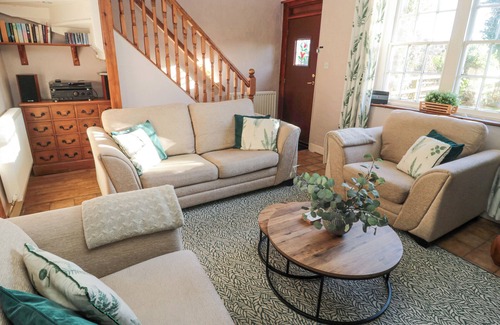 Berwick-upon-Tweed Cottage | NO.4, pet friendly, with open fire in Beal