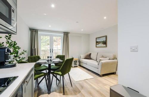 Stoney Middleton Apartment | No.44 - Deluxe 2-Bedroom Duplex with Balcony