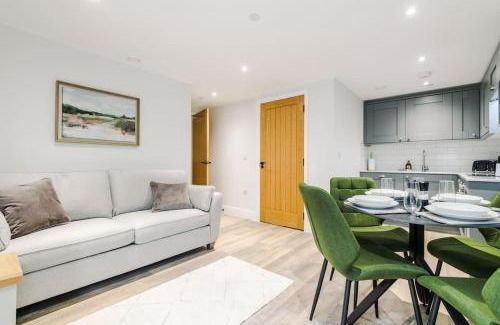 Stoney Middleton Apartment | No.44 - Deluxe 2-Bedroom Duplex with Balcony