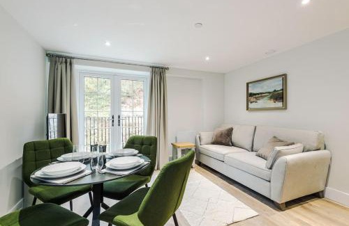 Stoney Middleton Apartment | No.44 - Deluxe 2-Bedroom Duplex with Balcony
