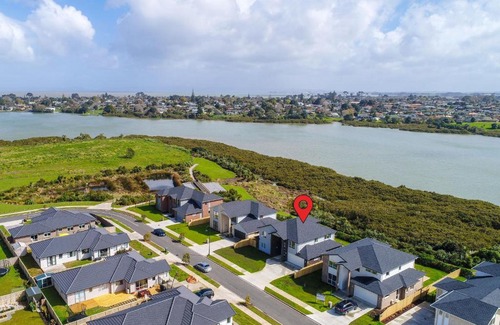Manurewa Villa | No.7 OT Seaview Villa