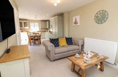 West Witton House | NO.8 CAIRN COTTAGE, pet friendly, with a garden in West Witton