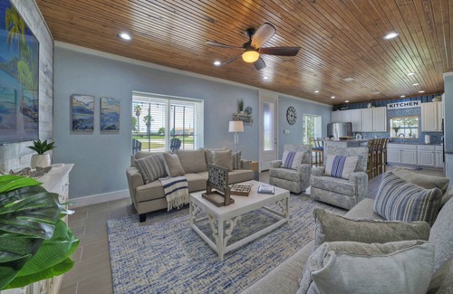 Port O Connor House | NO AGENDA HACIENDA-Pool/Playscape Pets ok with more fees