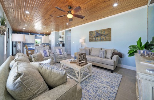 Port O Connor House | NO AGENDA HACIENDA-Pool/Playscape Pets ok with more fees