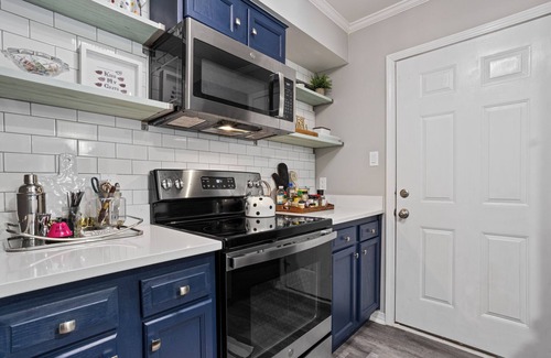 Bay St Louis House | No Cleaning Fee! King Suite. Sleeps 6. 2.5 Baths. 4 blocks to the Beach!