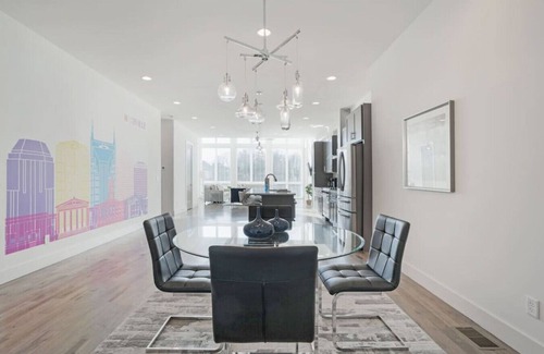 Berry Hill House | No Service Fee! 4Bedroom Home/2 Miles to Broadway!