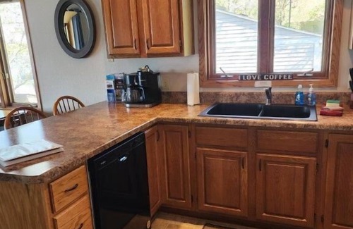 Wautoma Cabin | No steps to the lake/sandy beach/hot tub/fireplace/amazing sunsets