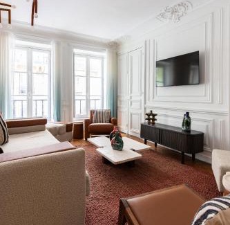 Saint-Thomas-d'Aquin Apartment | NoChichi-Collections - Café de Flore