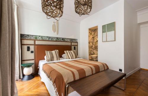 Saint-Thomas-d'Aquin Apartment | NoChichi-Collections - Café de Flore