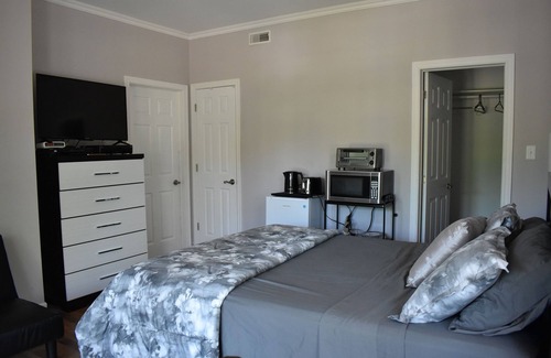 Port McNicoll Bed & Breakfast | Noel's Nest Country Bed and Breakfast with a Caribbean Twist