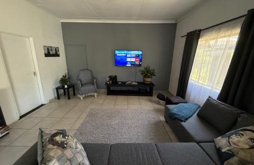 Vredefort Apartment | Noir & Blanc