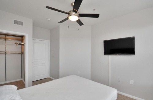 South Central Houston Apartment | Noir Oasis 5 MINS away from Texas Medical Center