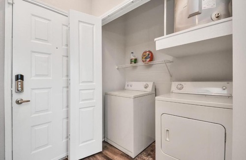 South Central Houston Apartment | Noir Oasis 5 MINS away from Texas Medical Center