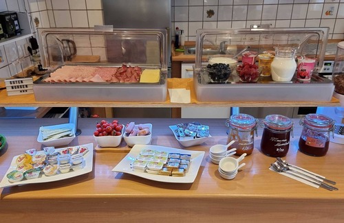 Rust Apartment | Non-smoking multi-bed room with shower and WC - Gästehaus Gravell