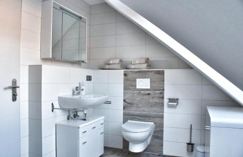 Ostermarsch Apartment | Nordsee Anker Unsere moderne 87 qm Ferienwohnung mit zwei Schlafzimmer in Norden Ortsteil Ostermarsch