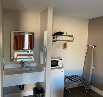 North Junior College Neighborhood Association Hotel | North Bay Inn Santa Rosa