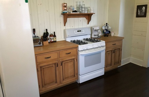 Wall House | North Belmar Unique Seaside Colonial - Sleeps 8