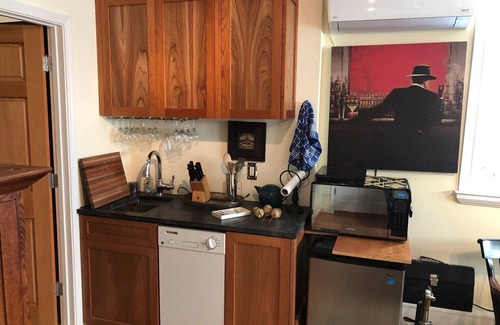 North Berkeley House | North Berkeley Victorian - Heart of Gourmet Ghetto - 5 blocks to U.C./Downtown