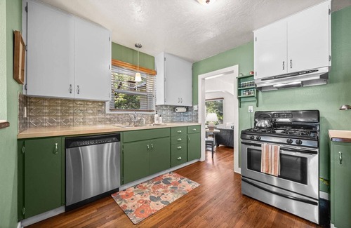 Sunset House | North End Charm: Cozy Cottage with Fireplace, 2 Bikes, Tree Swing, and a Dog-Friendly Fenced Yard!