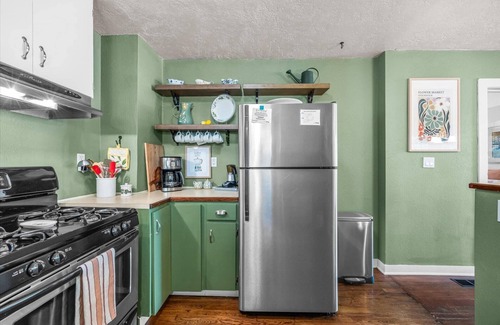 Sunset House | North End Charm: Cozy Cottage with Fireplace, 2 Bikes, Tree Swing, and a Dog-Friendly Fenced Yard!