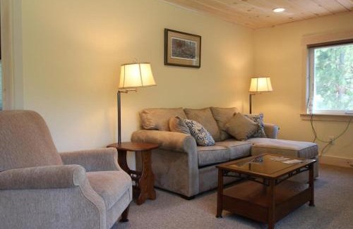 North Hero Apartment | North End Nook