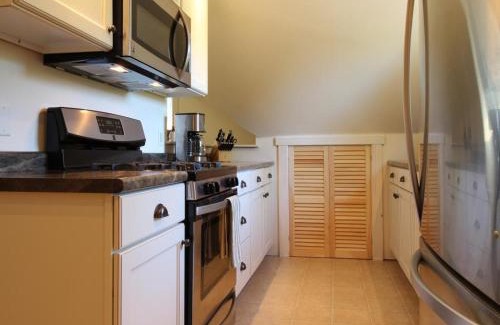 North Hero Apartment | North End Nook