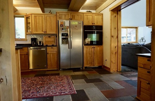 La Pointe House | North House - Custom-built Home tucked away in the Woods, near Russell Bay!