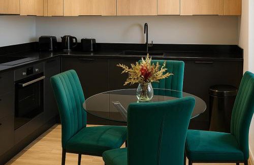 Northumberland Park Apartment | North London 2-Bed Flat for 5 10 min to Tube