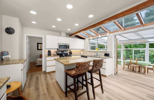 District of North Vancouver House | North Van 3BR Main Home Suite with Sunroom & Deck