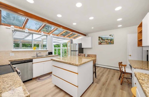 District of North Vancouver House | North Van 3BR Main Home Suite with Sunroom & Deck