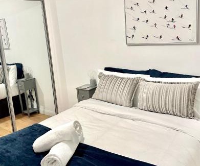 Lavender Fields House | Northern Line Double Room Stay with Free Parking