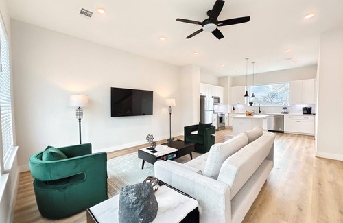 Northside House | Northside Retreat – Chic 3 BDR, Pet Friendly!