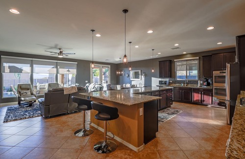 Oracle House | NorthWest Gem Snowbird-Friendly w/Pool Heat opt.