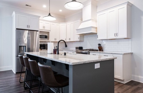 Prospect House | Norton, Bourbon Trail, Shops, Golf, Pets, Downtown Local Dining, Fully Loaded