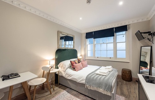 Pembridge Apartment | Notting Hill Studio 5 mins from Portobello Road & 10 mins from Kensington Palace