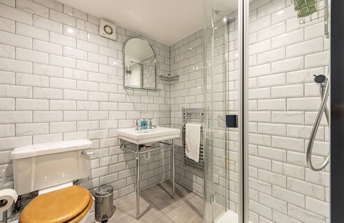 Pembridge Apartment | Notting Hill Studio 5 mins from Portobello Road & 10 mins from Kensington Palace