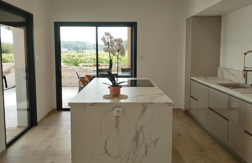 Pont-Saint-Esprit Villa | Nouveau Villa Climatisée vue sur Vignoble Zen, Luxe, Charme