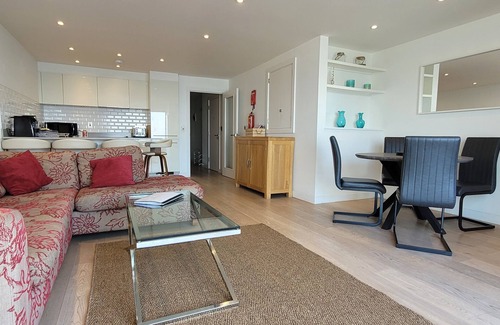 Newquay Apartment | Nov & Dec Reductions! Luxury 2 bed apartment, stunning views over Fistral Beach