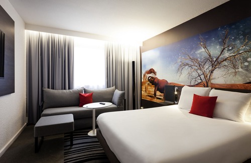 Yves Farge - Le Fleuve Hotel | Novotel Lyon Gerland Musée des Confluences