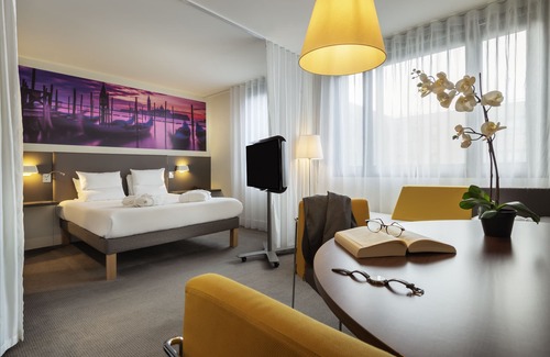 Roissy-en-France Hotel | Novotel Suites Paris CDG Airport Villepinte