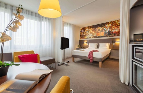 Roissy-en-France Hotel | Novotel Suites Paris CDG Airport Villepinte