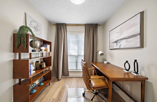 Grogan's Mill House | Nr The Woodlands Houston Retreat | Yard BBQ Games