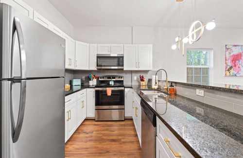 Southeast Houston House | NRG MedCenter 2BD/2.5BA w FencedYard & King Bed