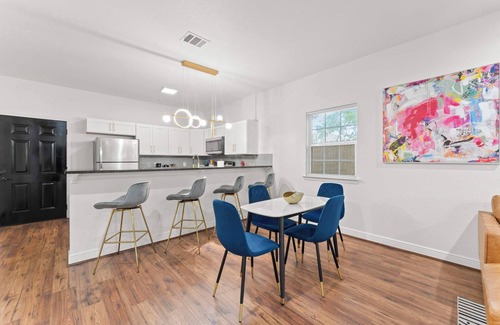 Southeast Houston House | NRG MedCenter 2BD/2.5BA w FencedYard & King Bed