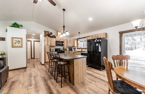 Superior House | nStreamside Reflections-Quiet Home-Private Pond- Superior, MT