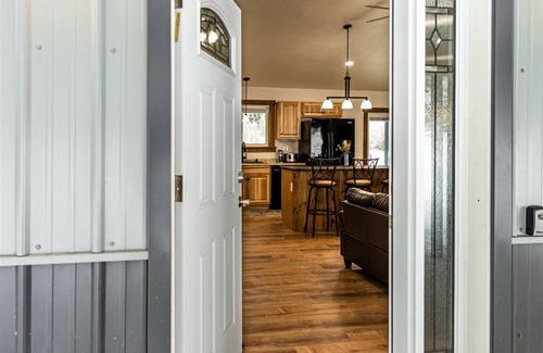 Superior House | nStreamside Reflections-Quiet Home-Private Pond- Superior, MT