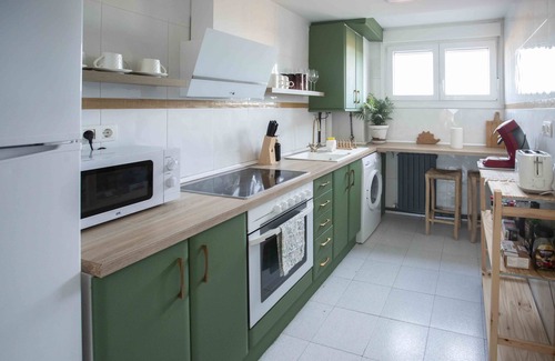 Barrio de Jesus Apartment | Nuevo! Acogedor Apartamento con Vistas al Pilar y Garaje