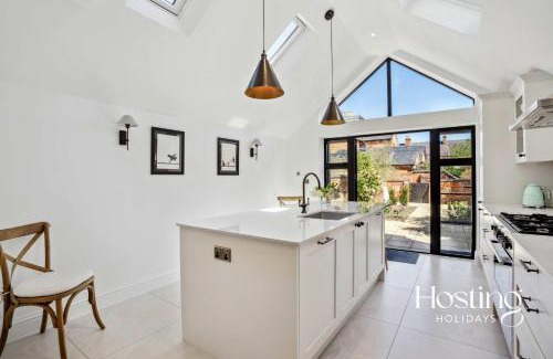 Henley House | Number Ten - Beautiful 3-Bedroom Luxury Home