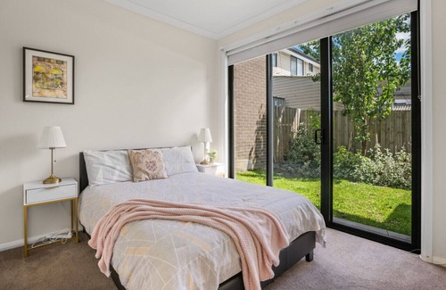 Nunawading House | Nunawading U2 Townhouse 4BR near Box Hill Wifi Parking